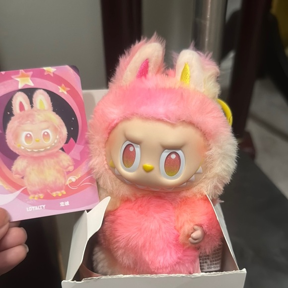 Popmart: Big into Energy Labubu Plush Keychain - Loyalty - Picture 8 of 8